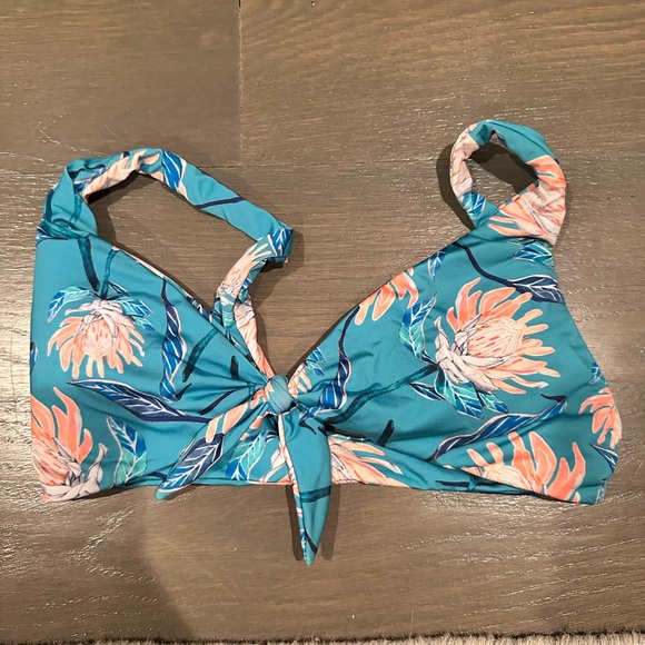 Midori Bikini Tops - Picture 2 of 3